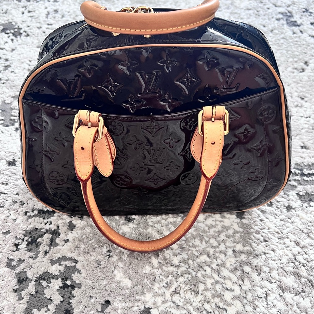 Authentic Preloved Louis Vuitton Summit Drive